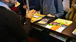 étudiants en train de consulter le BA2IP